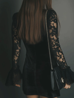 Orinthia – Aksamitna mini sukienka z koronką